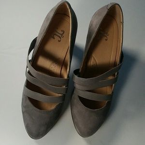 Journee Collection grey suede pumps size 8M